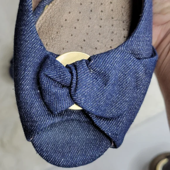 Clarks Artisan Blue Flat Shoes Women's Size 8.5 - Picture 2 of 9